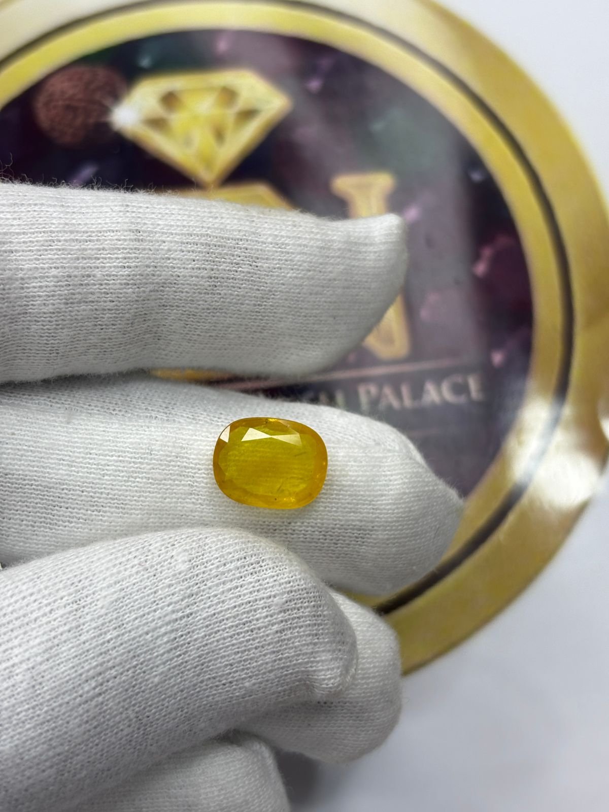 YELLOW SAPPHIRE - PUKHRAJ (BANGKOK) - 4.595 CT