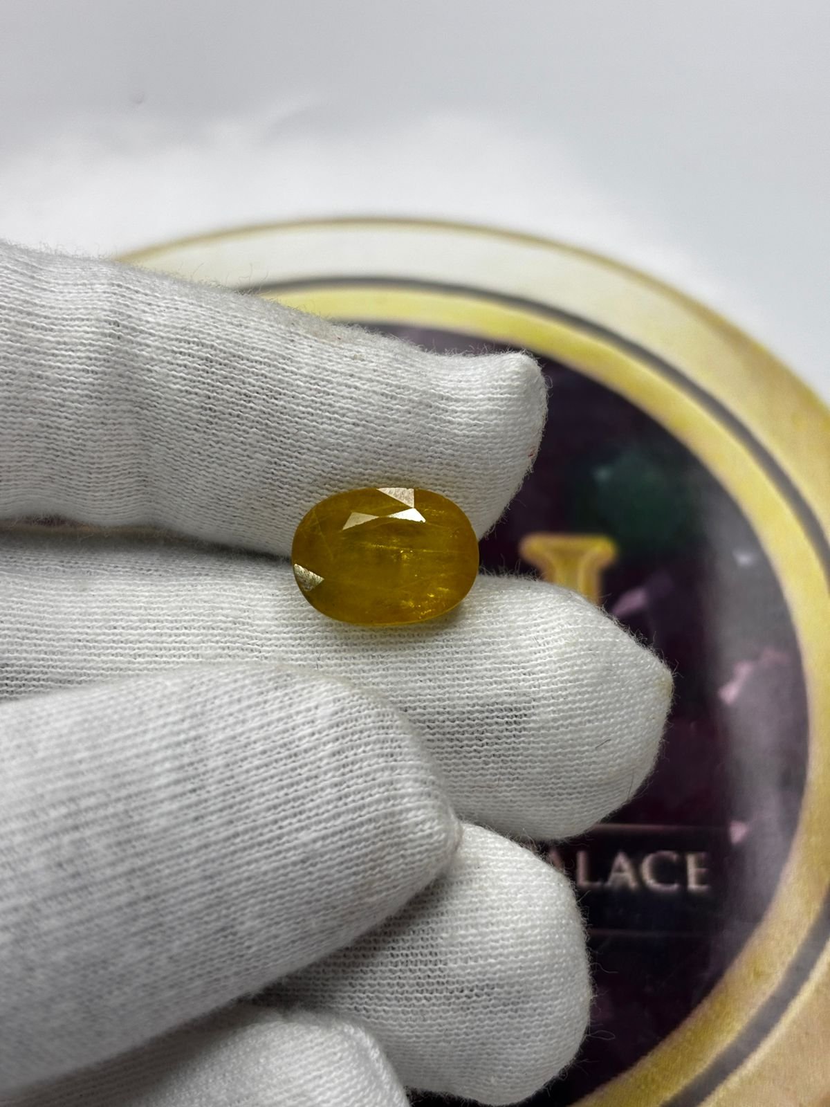 YELLOW SAPPHIRE - PUKHRAJ (AFRICAN) - 10.105 CT