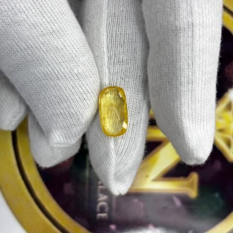 YELLOW SAPPHIRE - PUKHRAJ (SRI LANKA) - 3.885 CT