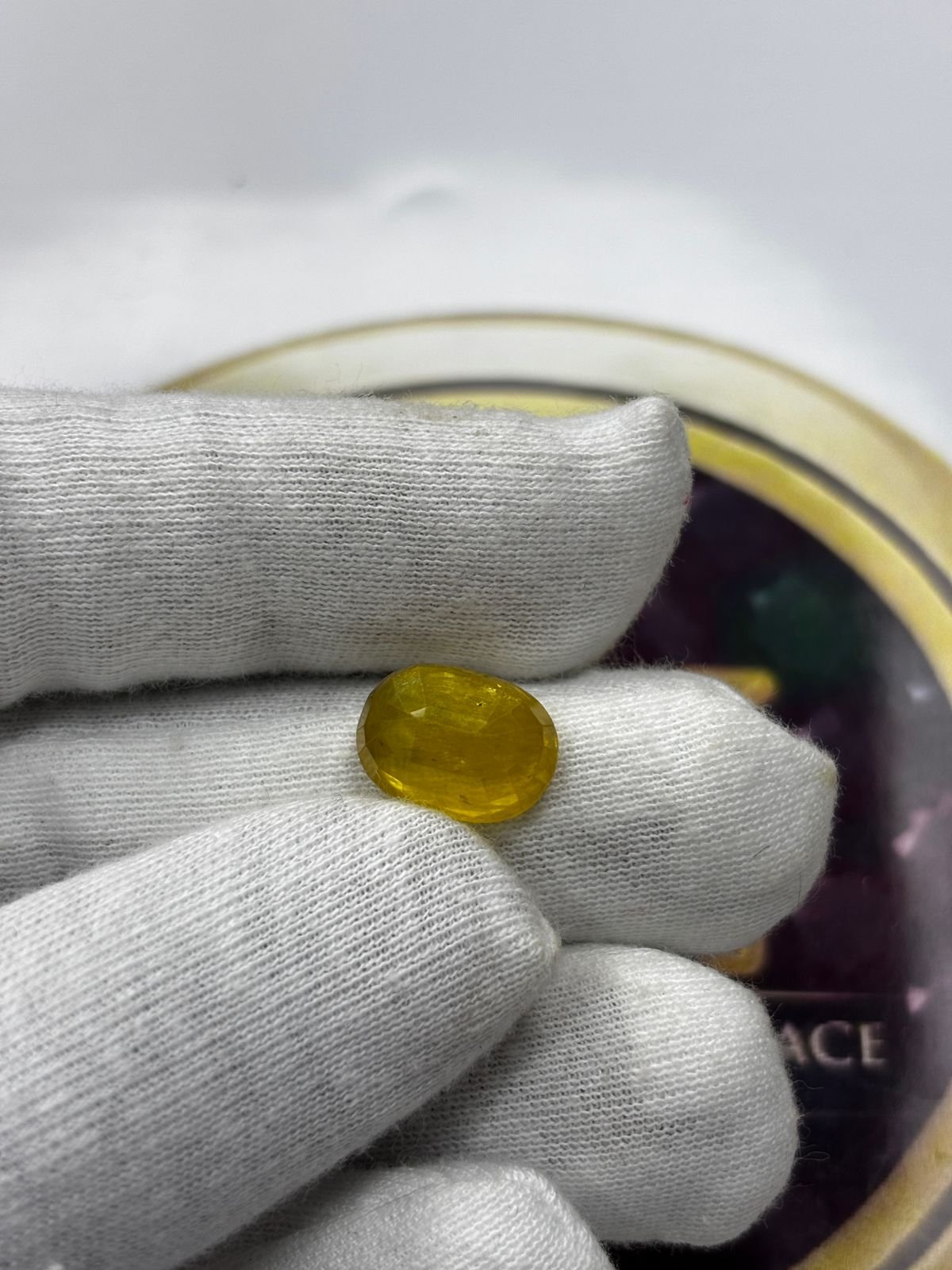 YELLOW SAPPHIRE - PUKHRAJ (AFRICAN) - 10.105 CT - Image 2