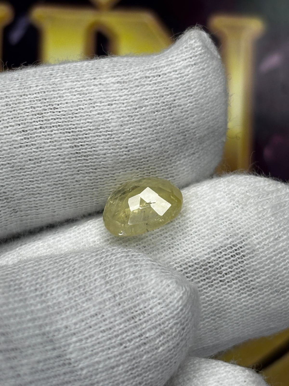 YELLOW SAPPHIRE - PUKHRAJ (SRI LANKA) - 3.850 CT - Image 5