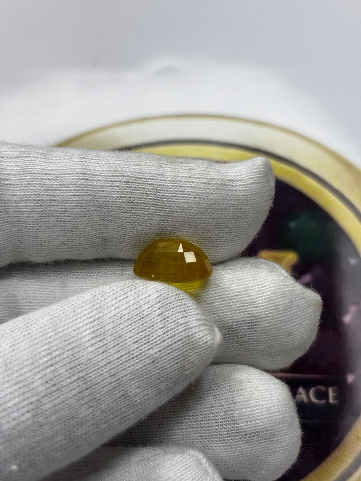 YELLOW SAPPHIRE - PUKHRAJ (AFRICAN) - 10.105 CT - Image 4