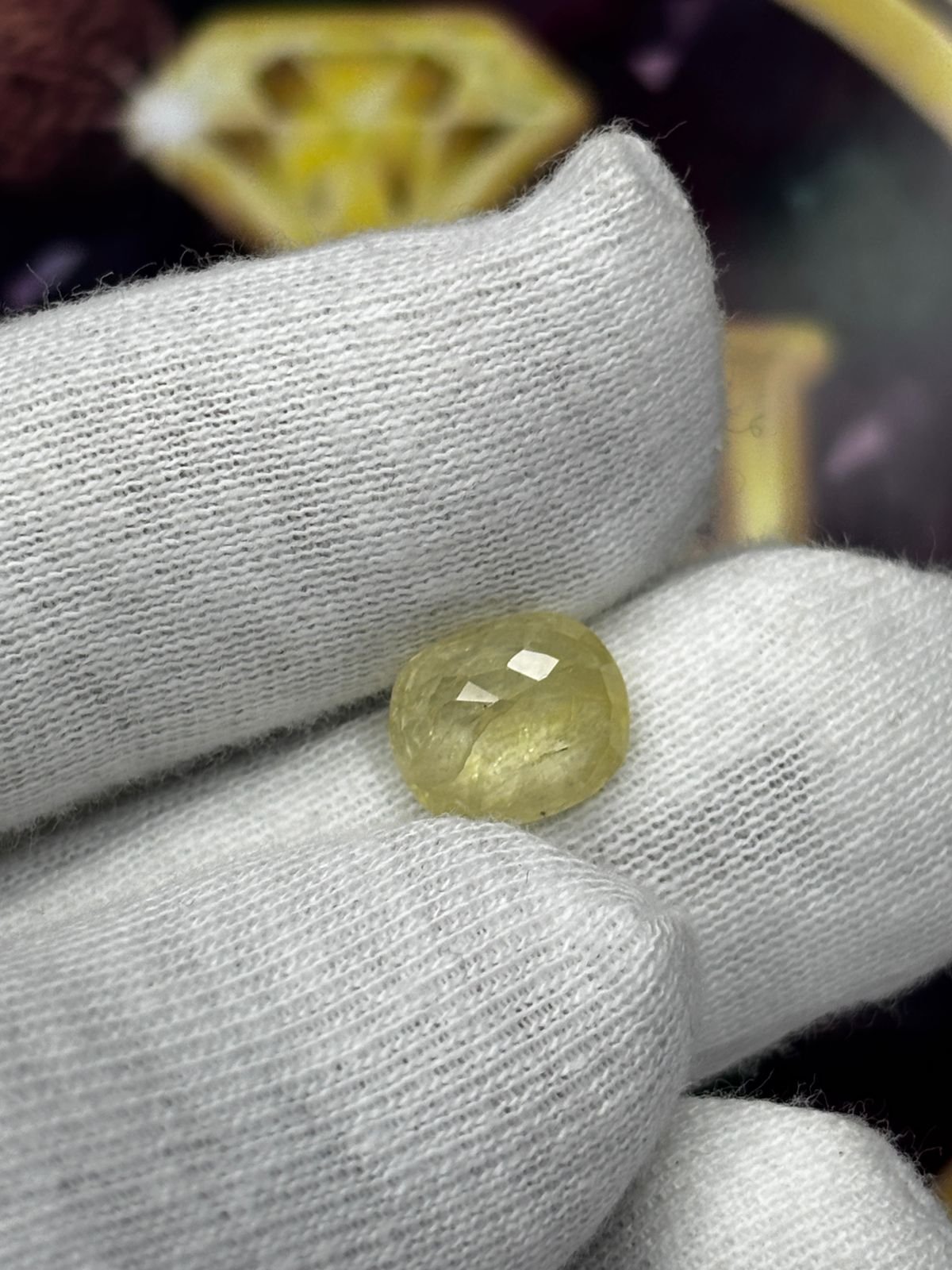 YELLOW SAPPHIRE - PUKHRAJ (SRI LANKA) - 3.850 CT - Image 2