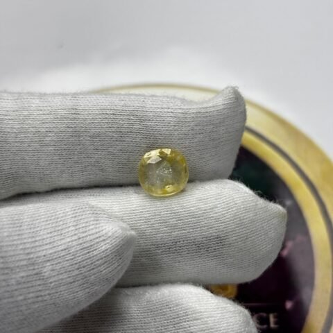 YELLOW SAPPHIRE - PUKHRAJ (SRI LANKA) - 4.205 CT