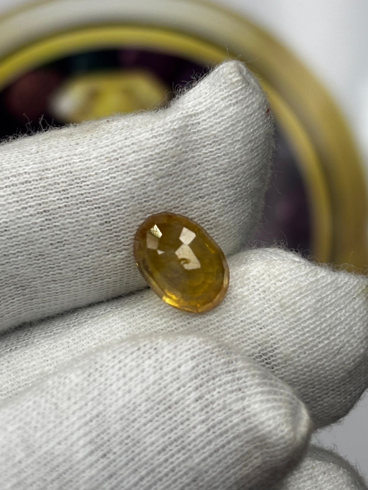 YELLOW SAPPHIRE - PUKHRAJ (AFRICAN) - 5.115 CT