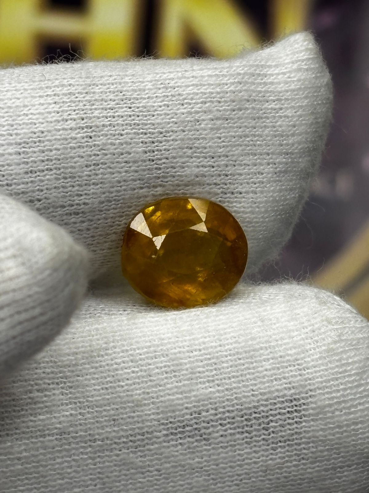 YELLOW SAPPHIRE - PUKHRAJ (AFRICAN) - 7.675 CT