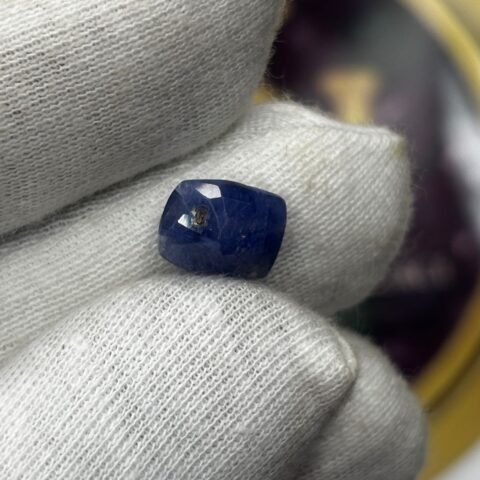 BLUE SAPPHIRE - NEELAM (SRI LANKA) - 4.555 CT